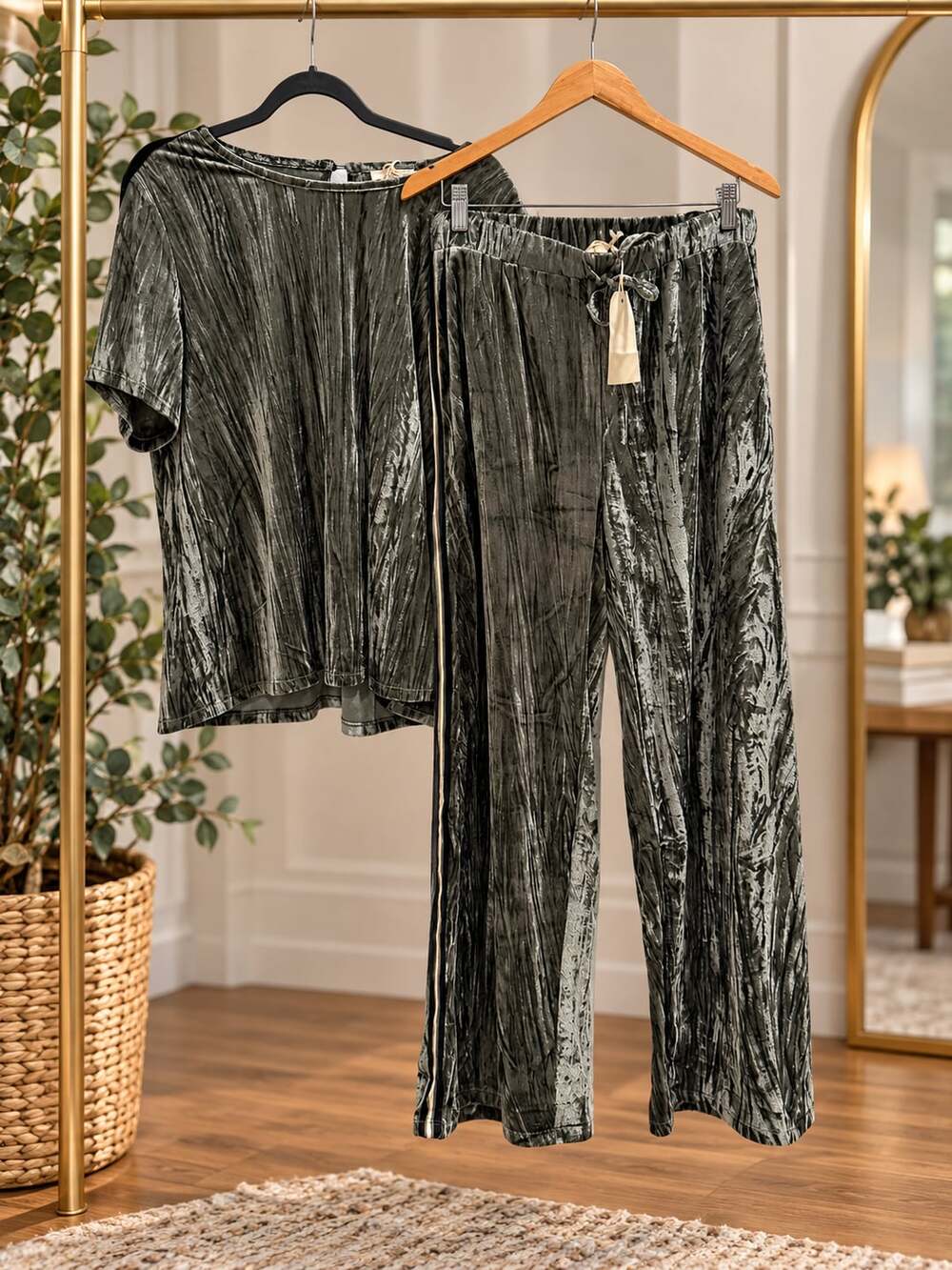 NWT Mystree Velvet Track Suit Set Olive Green Sz L
